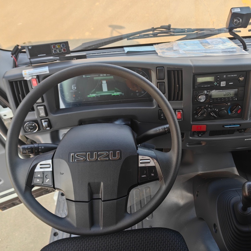 4x2  Isuzu Mobile refrigerator