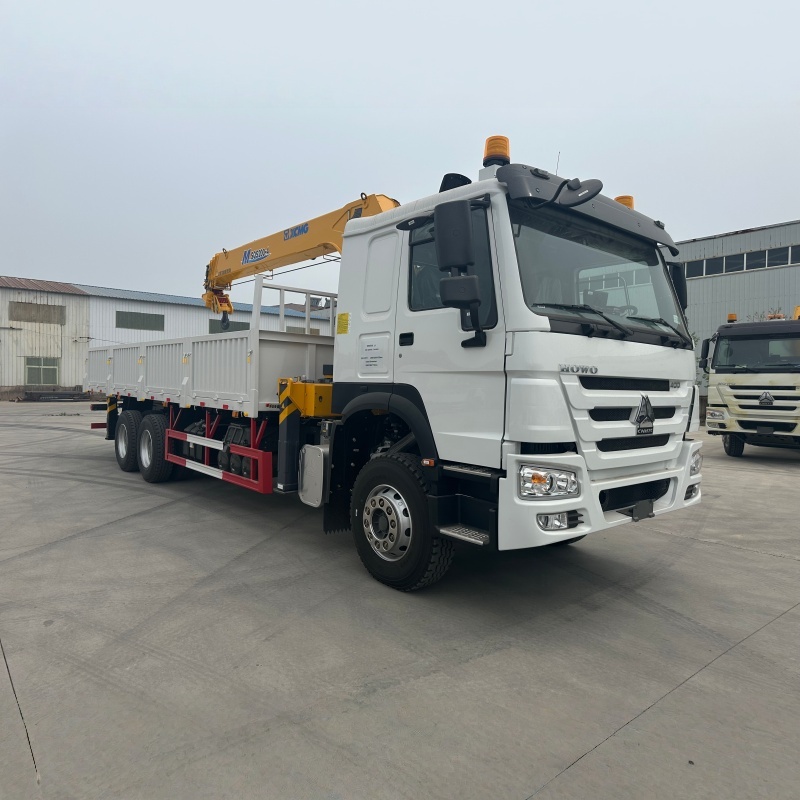 Sinotruk chassis equipped with XCMG crane, multi-functional truck-mounted crane and transport truck