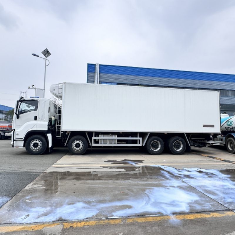 Camion frigorifique diesel Isuzu 8x4