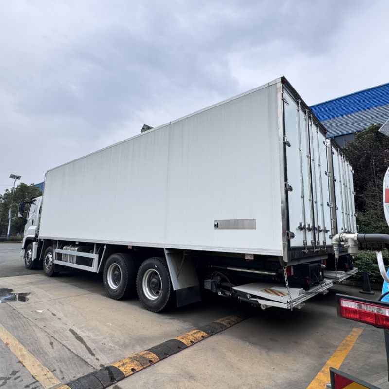Camion frigorifique diesel Isuzu 8x4