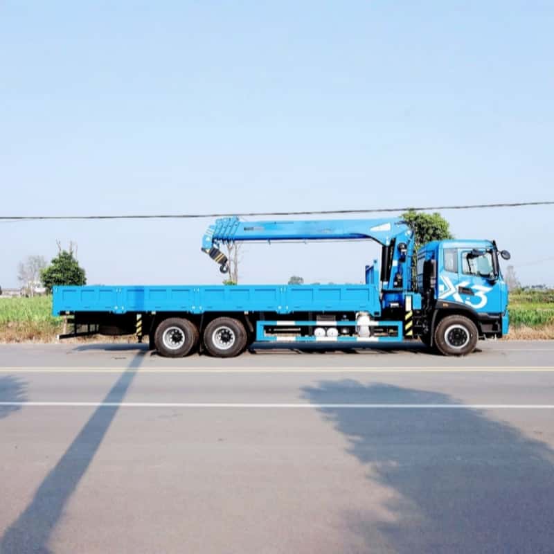 Dongfeng Changxing Truck with XCMG 12-Ton 5-Section Stiff Boom Crane