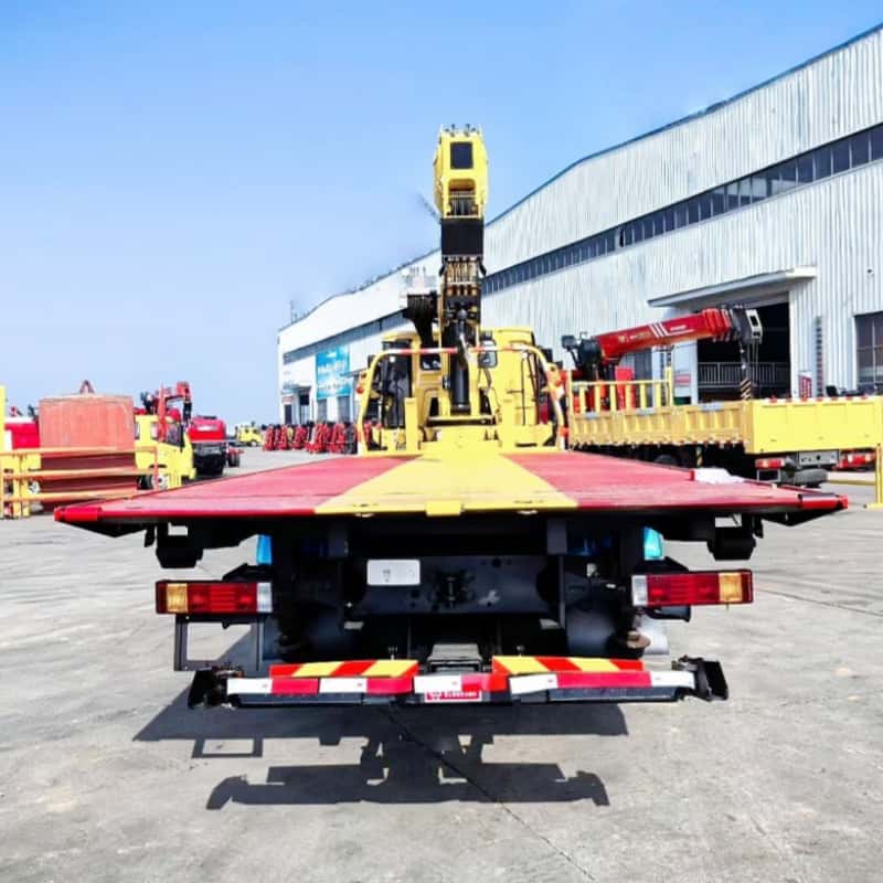 Shacman Delong Truck with XCMG 12ton straight-arm truck-mounted crane