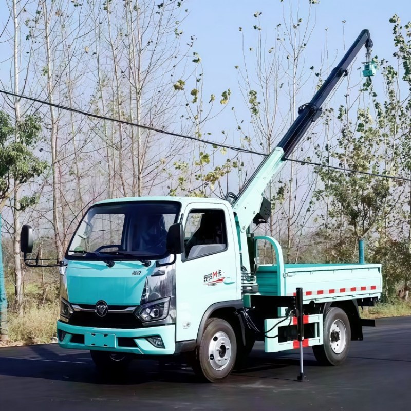 China Foton chassis is equipped with XCMG cranes, truck-mounted cranes and transport trucks