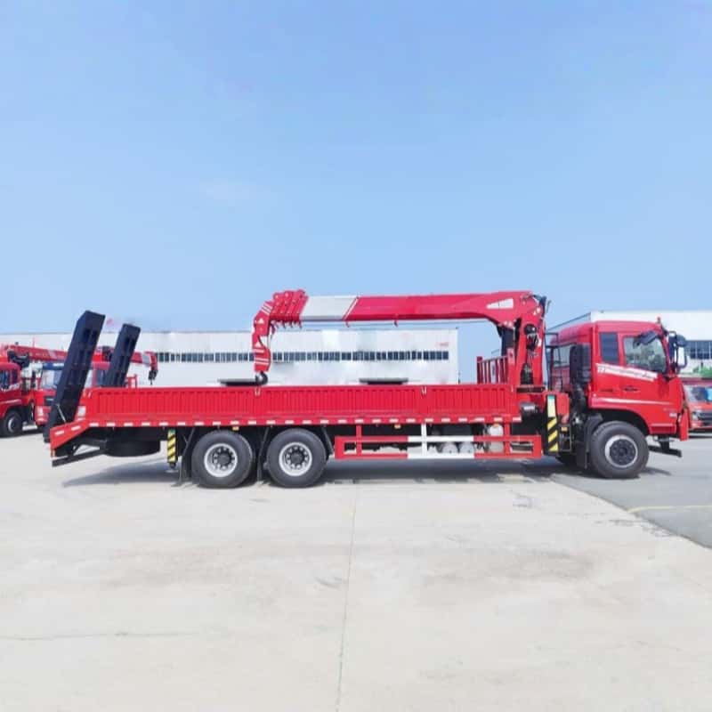 DFL chassis equipped with XCMG crane, multi-functional truck-mounted crane and transport truck