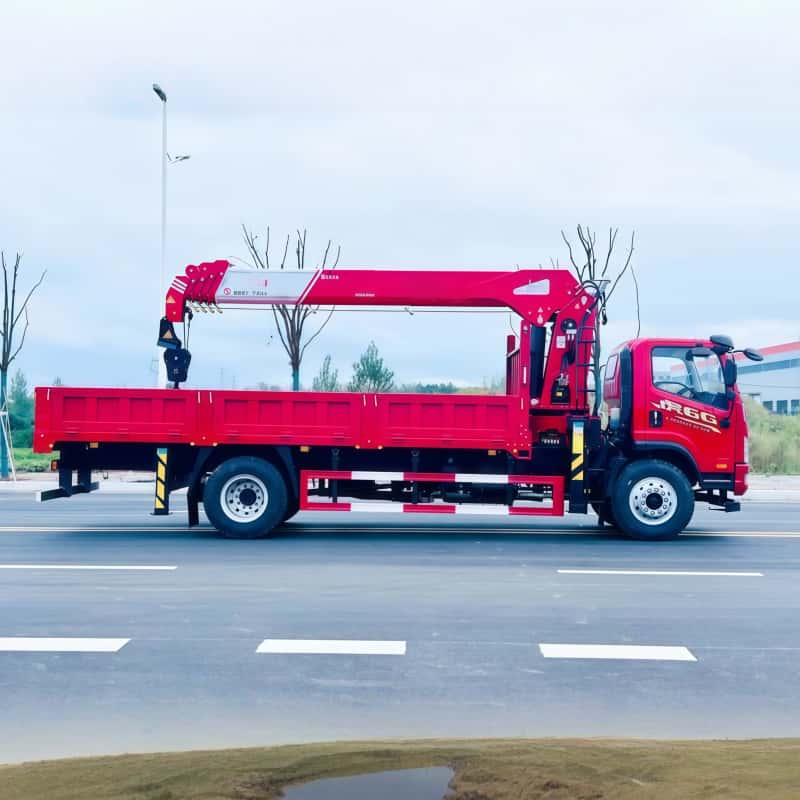FAW chassis equipped with XCMG crane, multi-functional truck-mounted crane and transport truck