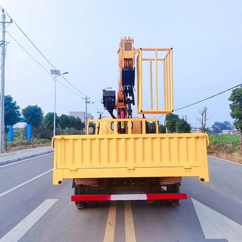 Jiefang XCMG 7-Ton Truck-Mounted Crane