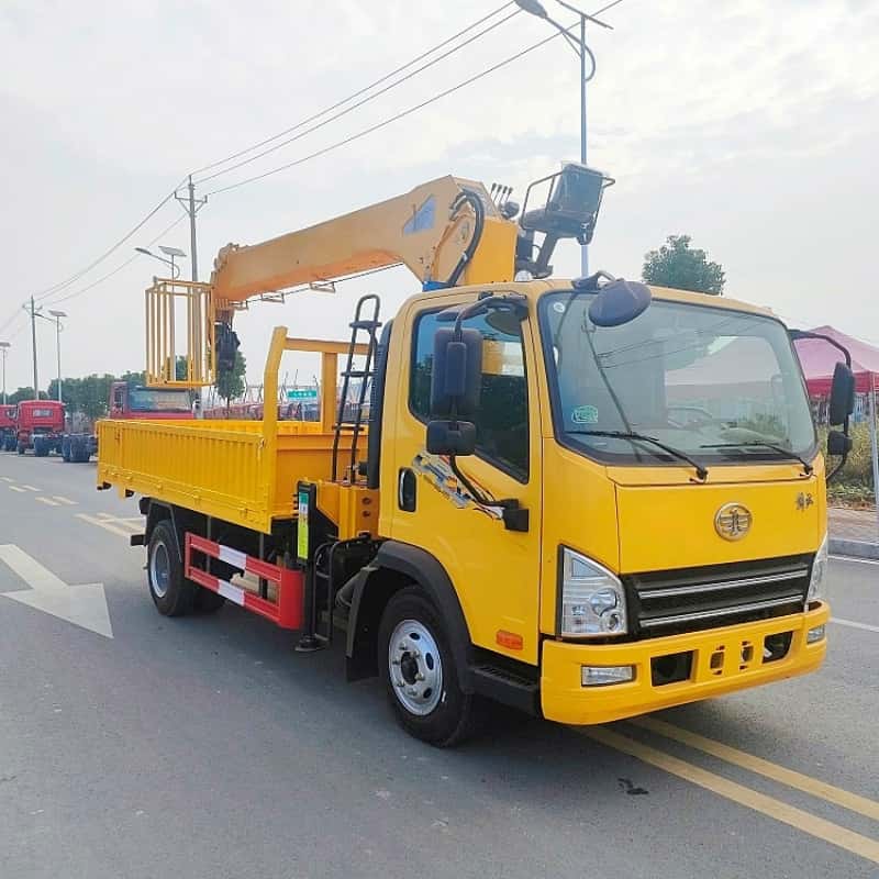 Jiefang XCMG 7-Ton Truck-Mounted Crane