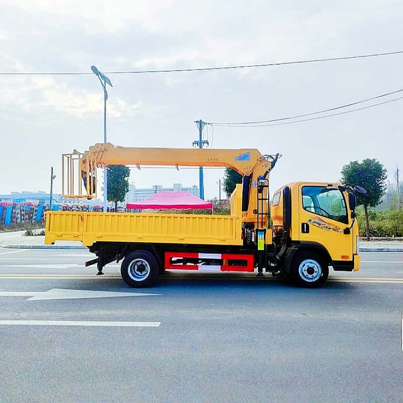 Jiefang XCMG 7-Ton Truck-Mounted Crane