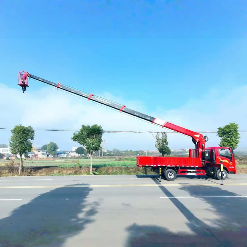 Shacman XCMG 7 ton truck-mounted crane