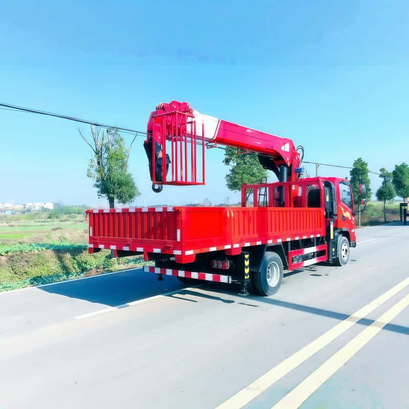 Shacman XCMG 7 ton truck-mounted crane