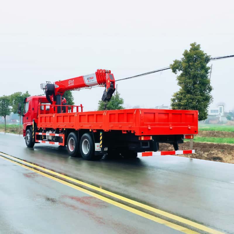 Shacman XCMG 12-ton Multi-functional truck-mounted crane and transport truck
