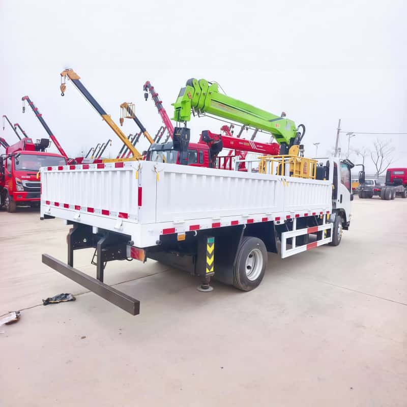 Isuzu XCMG Multi-Functional 3.2 ton Truck-mounted Crane