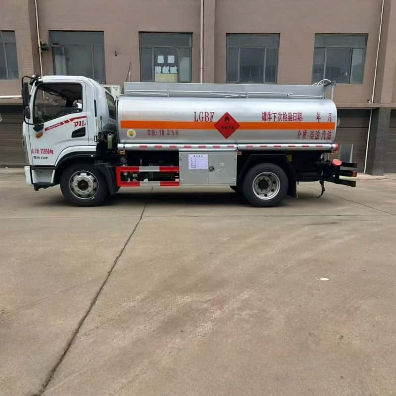 Camion-citerne à mazout DFL 10000L