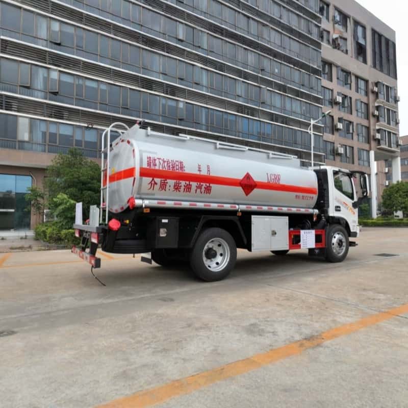 Foton 10100L oil tank truck