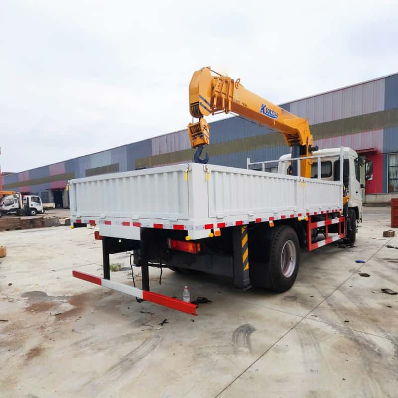 China Shacman Single-axle 8-ton Truck-mounted Crane Equipped with XCMG Crane