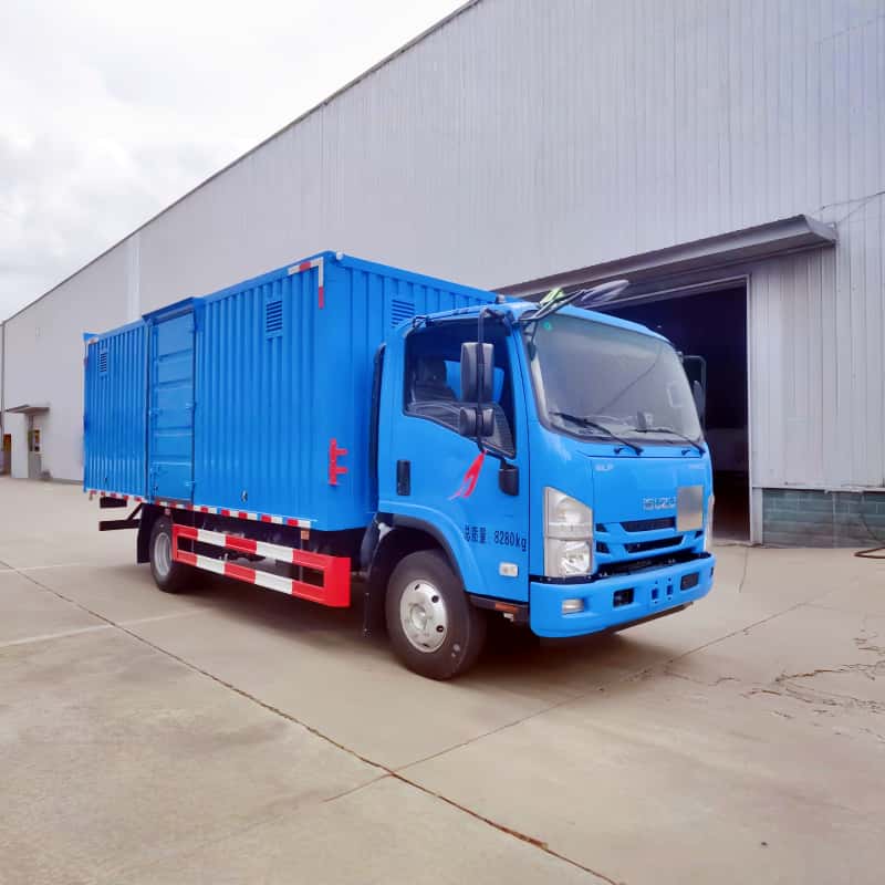Isuzu 4×2 box-type cargo truck