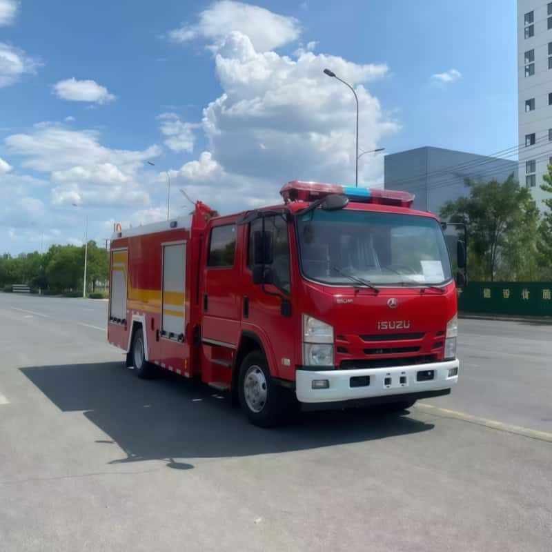 Isuzu 65M water tank fire truck rescue truck