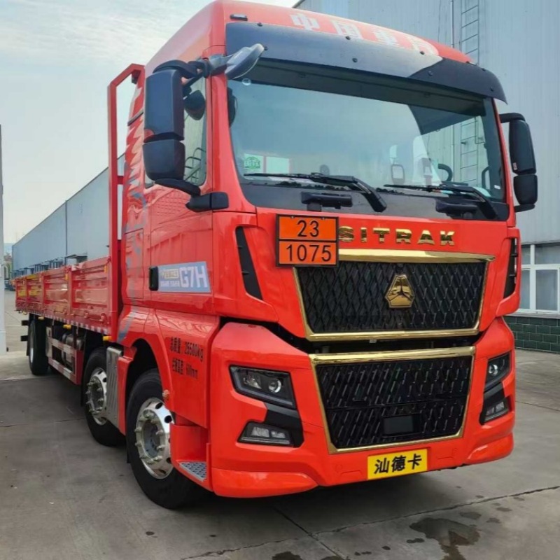 Sinotruk Sitrak G7H 6×2 9.6-meter stake truck