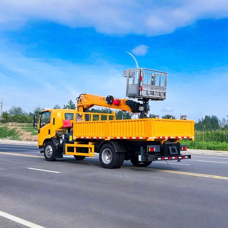 ISUZU 20m Truck Mounted Aerial Work Platform with Cargo