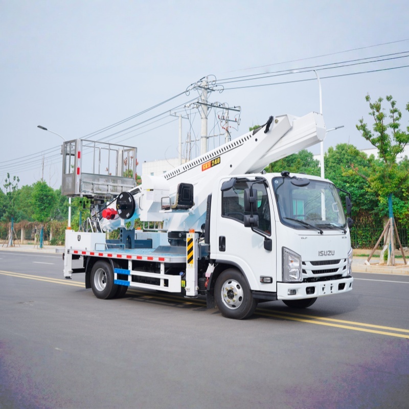 Camion nacelle élévatrice télescopique Isuzu 18M