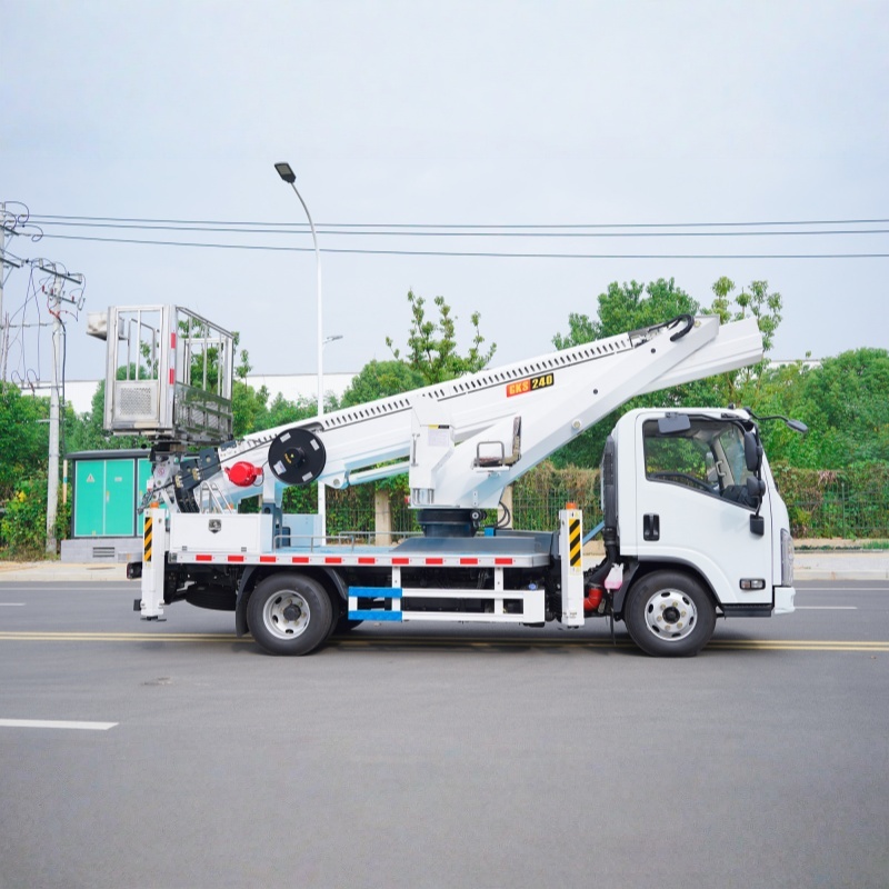 Camion nacelle élévatrice télescopique Isuzu 18M