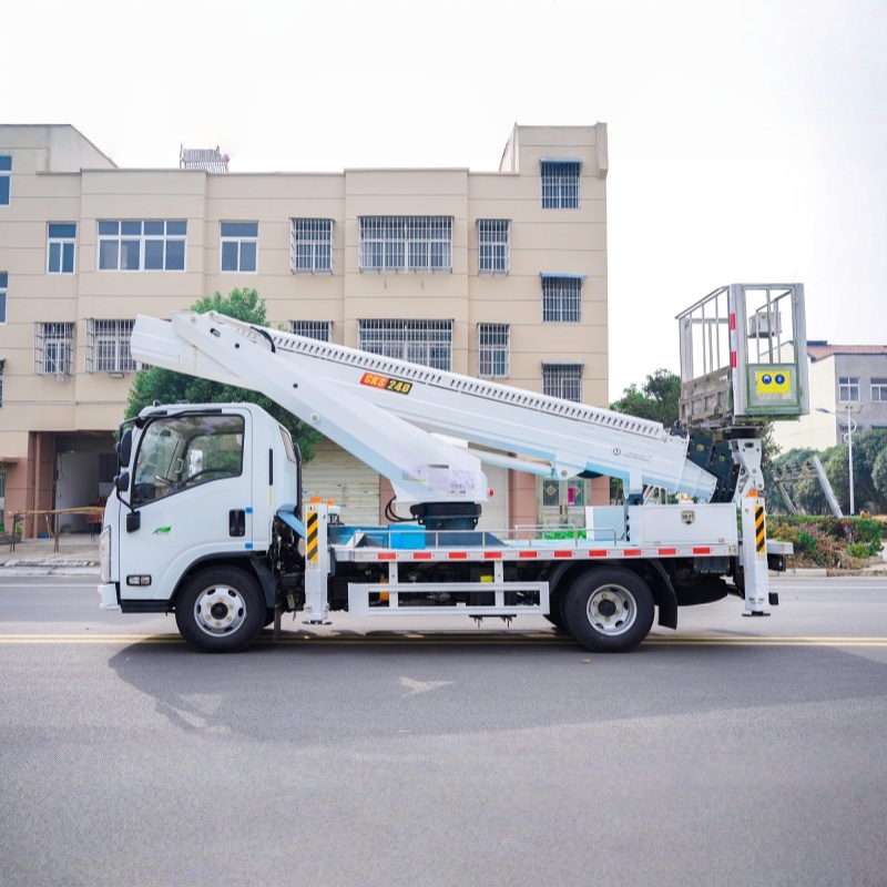 Camion nacelle élévatrice télescopique Isuzu 18M