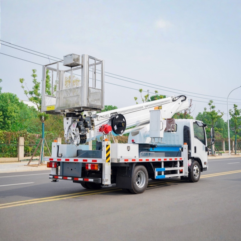 Camion nacelle élévatrice télescopique Isuzu 18M