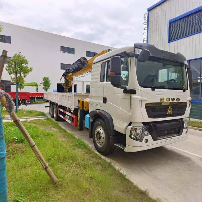 Sinotruk HOWO 6×4 Weichai 340HP 12 Ton Truck Mounted Crane
