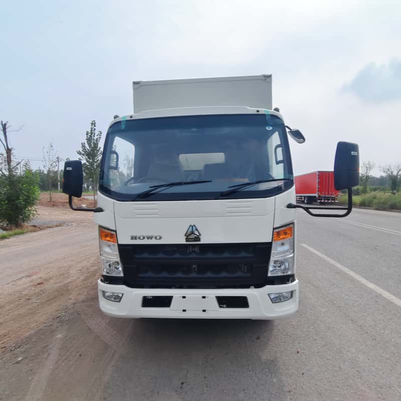 HOWO 5000L left-opening van transport vehicle