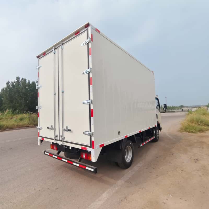 HOWO 5000L left-opening van transport vehicle