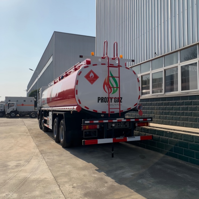 30000L  Sinotruk Howo 8×4 four-front-eight-rear Oil Tank Truck