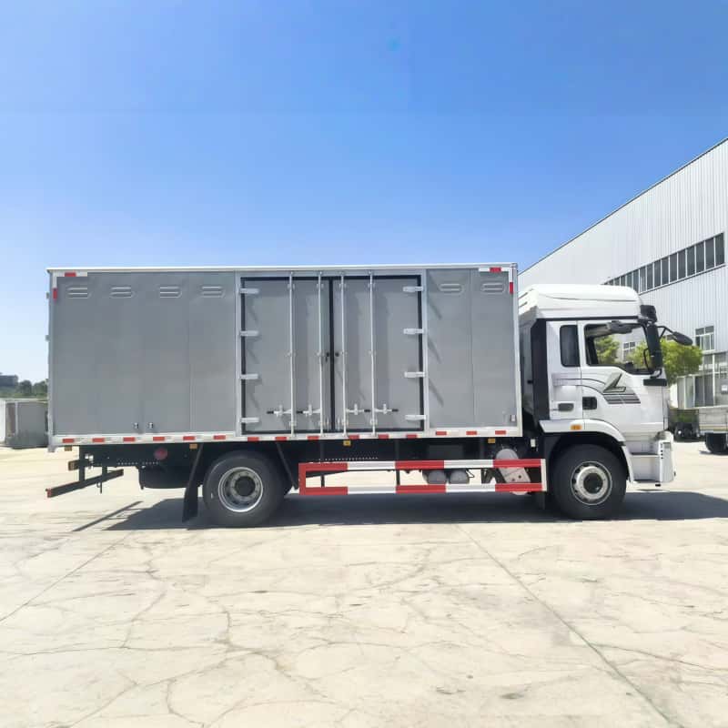 Shacman 10-ton class box truck for transporting blasting equipment