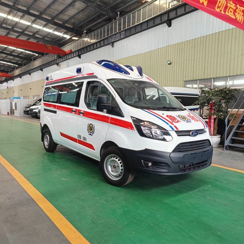 Ambulance Ford New Transit 4x2, empattement moyen, toit moyen, boîte automatique 9AT (type avec système de surveillance)