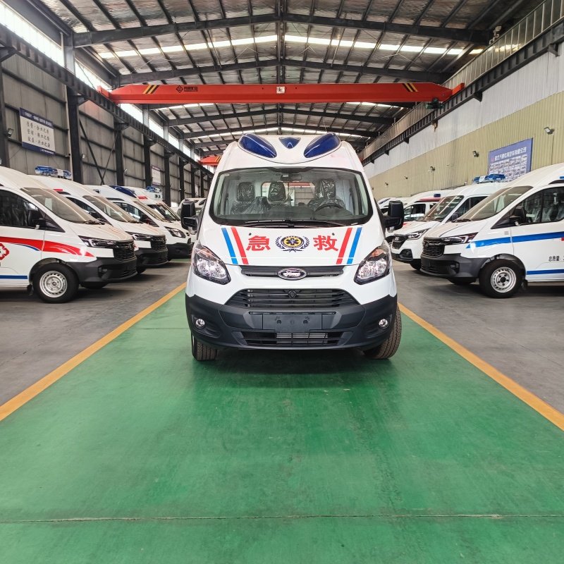 Ambulance Ford New Transit 4x2, empattement moyen, toit moyen, boîte automatique 9AT (type avec système de surveillance)