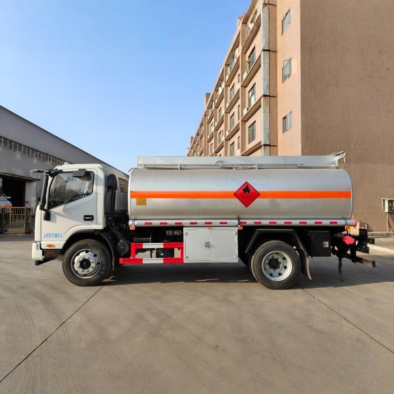 JAC Junling S9 Yuchai 170-horsepower engine 9800L oil tank truck