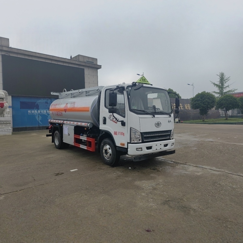FAW 7600L oil tank truck