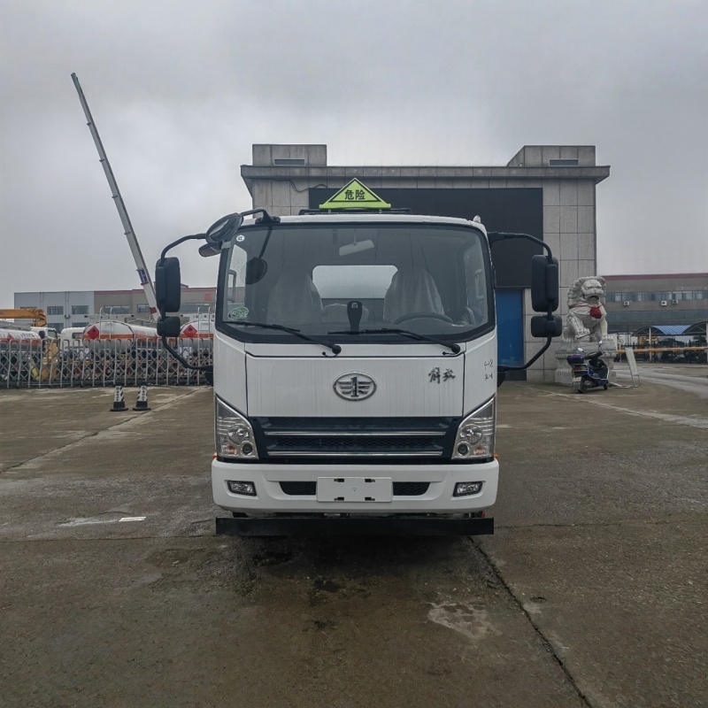 FAW 7600L oil tank truck