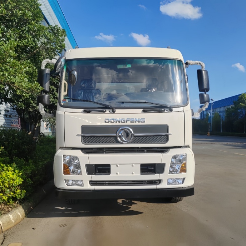 Camion-citerne à lait frais Dongfeng de 12 000 litres