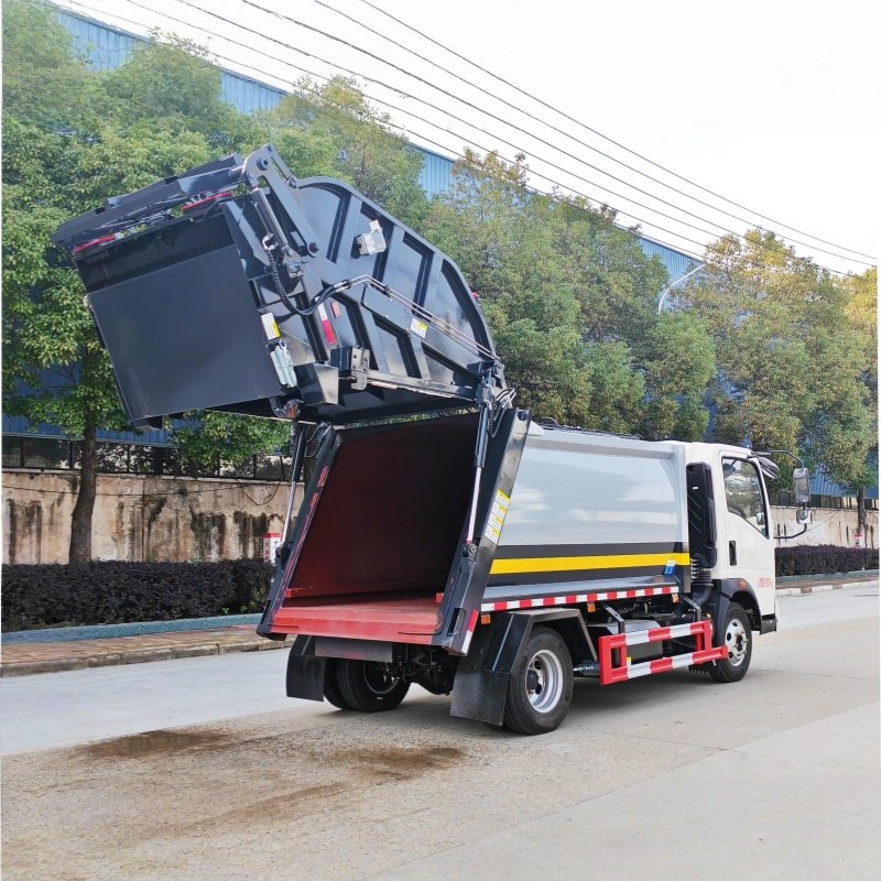 Sinotruk Howo 7000L compressed garbage truck