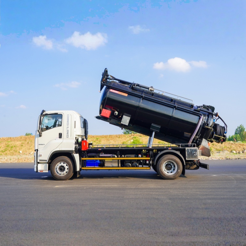 ISUZU 4x2 cleaning and sewage suction truck