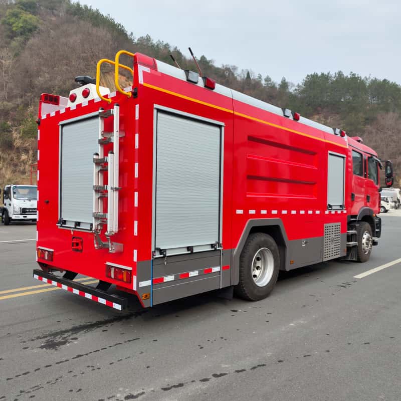 SITRAK 8-ton water tank foam fire truck