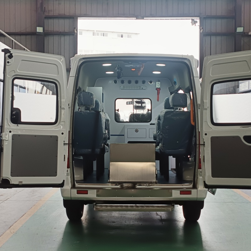 SAIC MAXUS V80 Qitong Modified Short Wheelbase Ambulance