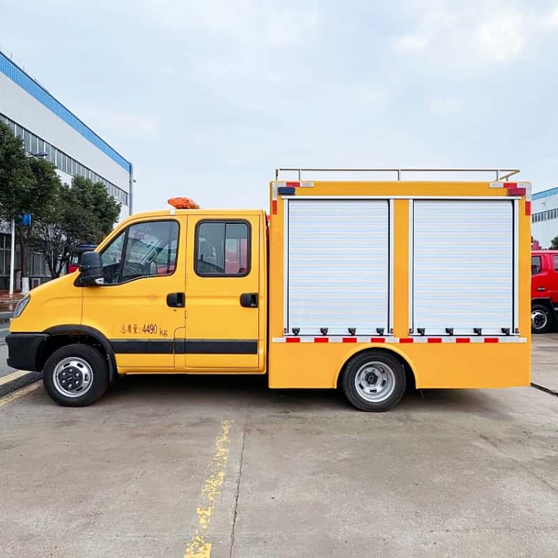 Iveco water tank and foam combined fire engine