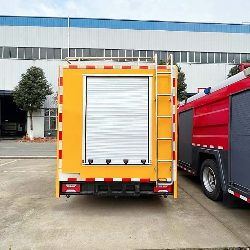Iveco water tank and foam combined fire engine