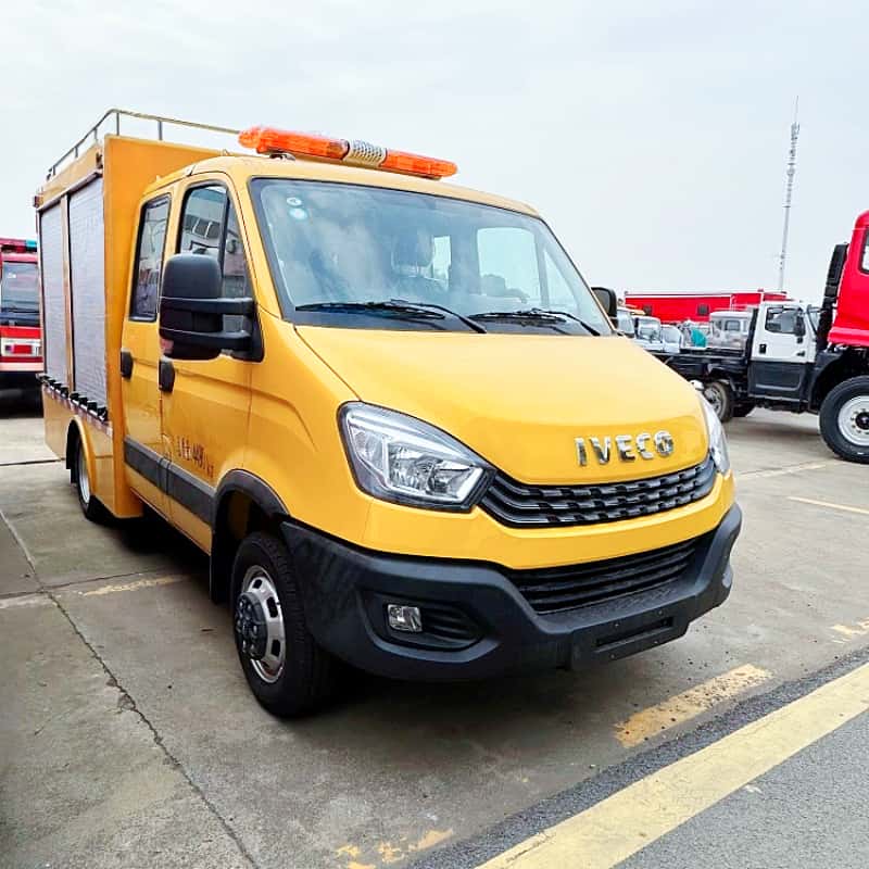 Iveco water tank and foam combined fire engine