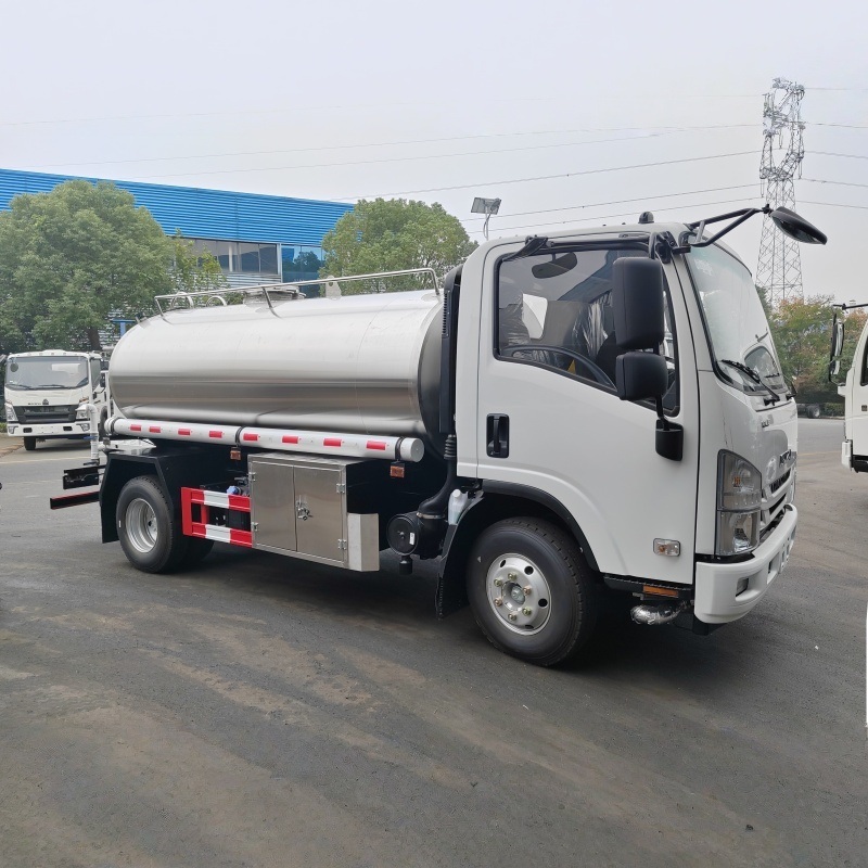 Isuzu 5000L sprinkler truck