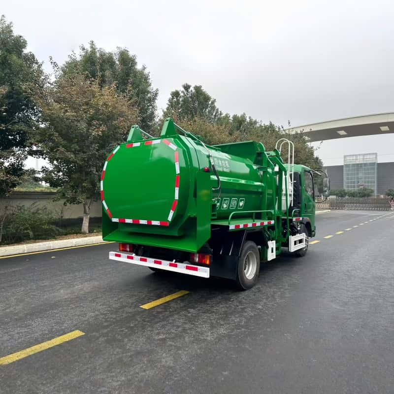 Sinotruk HOWO  7000L Blue Plate Kitchen Waste Truck