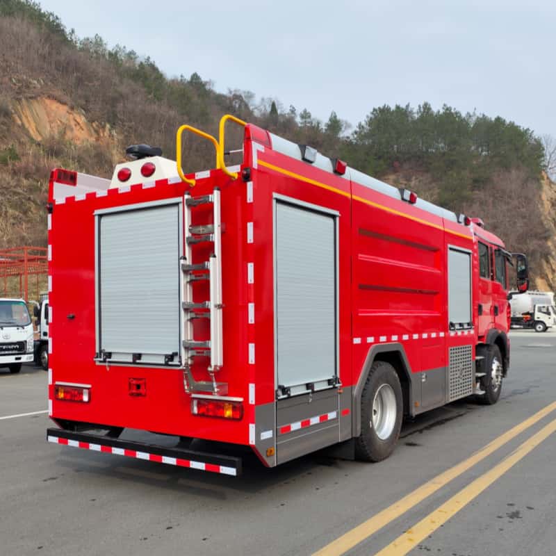 Sinotruk HOWO 8m³ Foam Fire Truck 6200L Water 2000L Foam Fire Fighting Vehicle