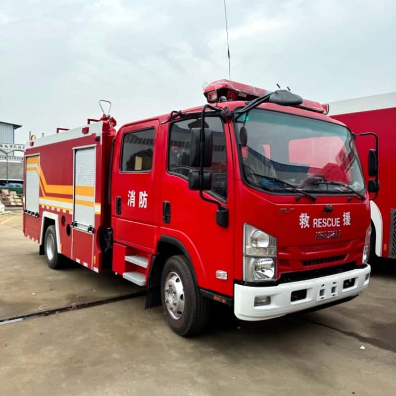 Isuzu 8-ton water tank fire truck