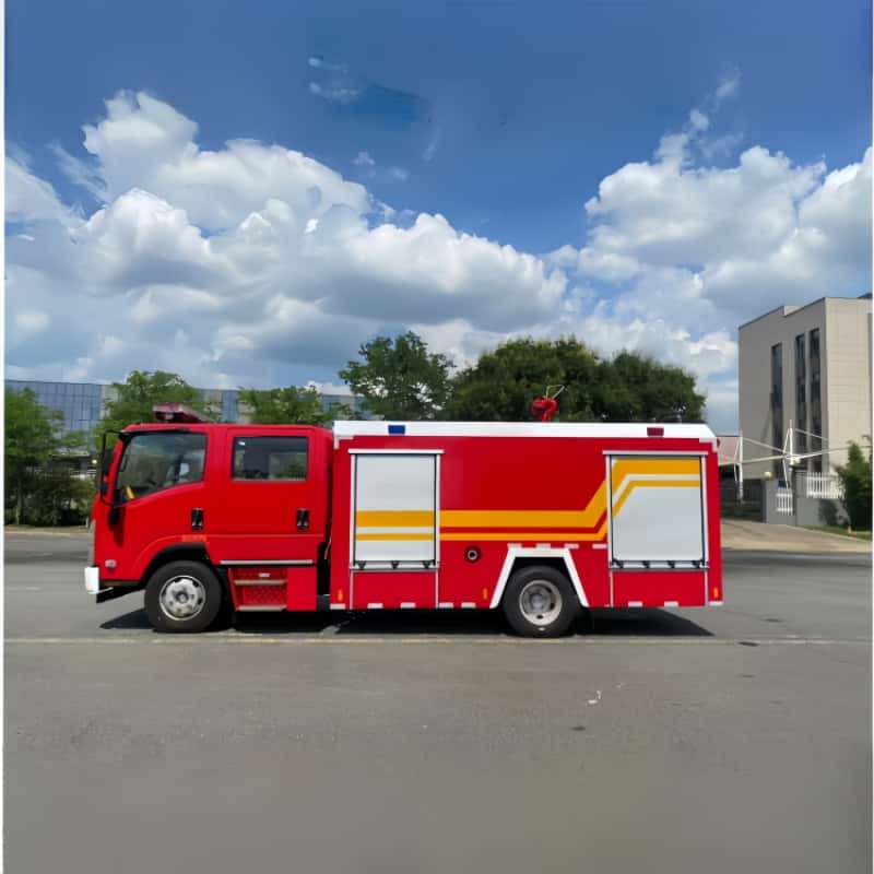 Camion de pompiers Isuzu 700P avec citerne à eau
